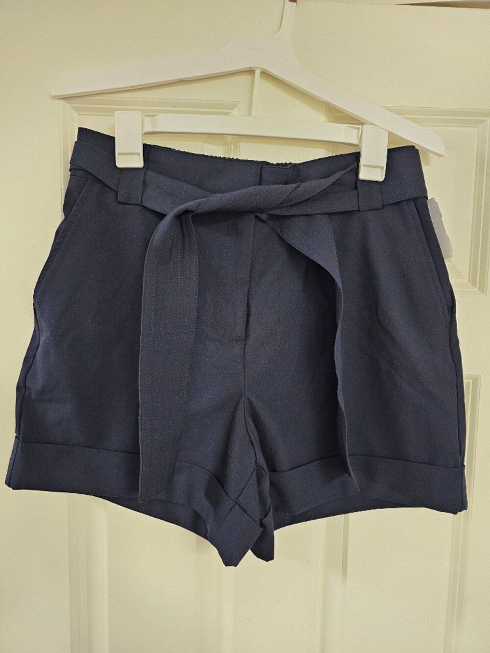 NWT Rachel Zoe Navy Blue Belted Women's Short Pants with Side Pockets, US size 8